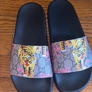 GUCCI SLIDES